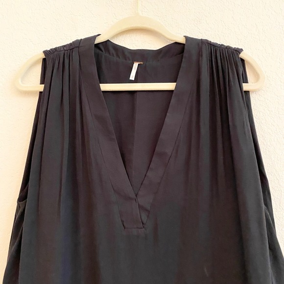 Free People Darcy Black V Neck Sleeveless Gathered Shoulder Blouse Top - Picture 3 of 12